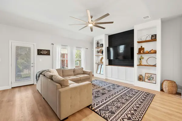 111 Simon, Kyle, TX 78640
