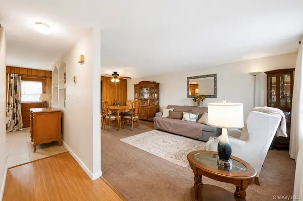 38 Imperial DR, Selden, NY 11784