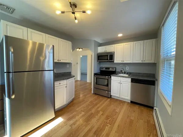 20 Dewey ST #2, Huntington, NY 11743