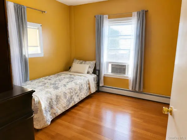 18 Van Riper ST, Staten Island, NY 10302