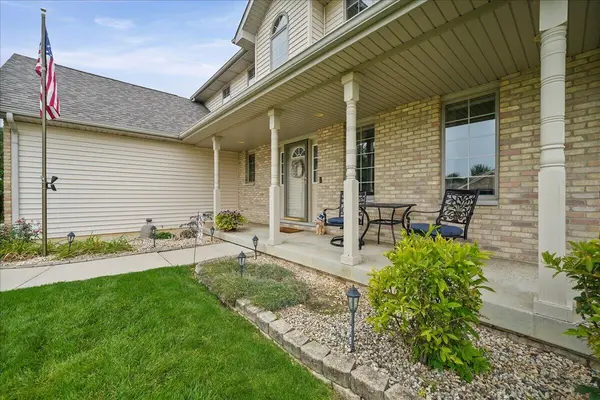 2252 Lennox LN, Valparaiso, IN 46385