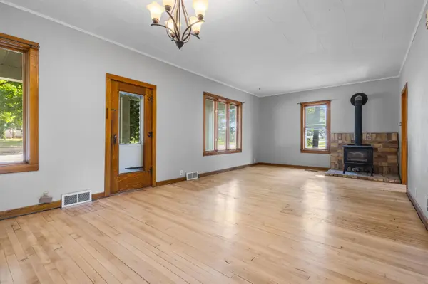355 NYE ST, Hortonville, WI 54944