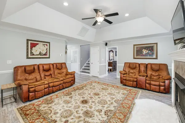 450 Gibbs Village LN, Wellford, SC 29385