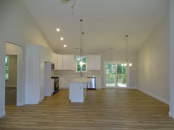 135 Elsie Hinson LN, Wellford, SC 29385