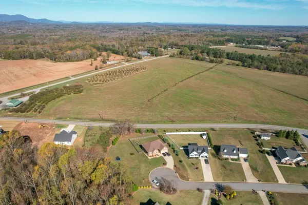 128 Wild Heather DR, Campobello, SC 29322