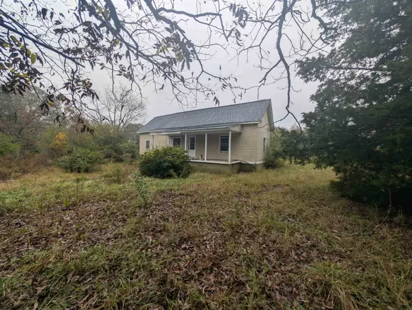 225 Mccoy Dr, Starr, SC 29684