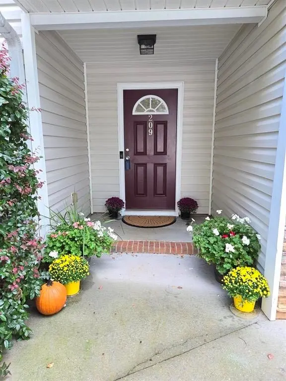 209 Hawthorne Creek CT, Simpsonville, SC 29681