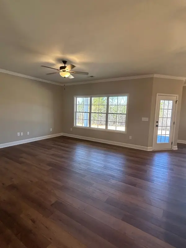 245 Carriage Gate DR, Wellford, SC 29385