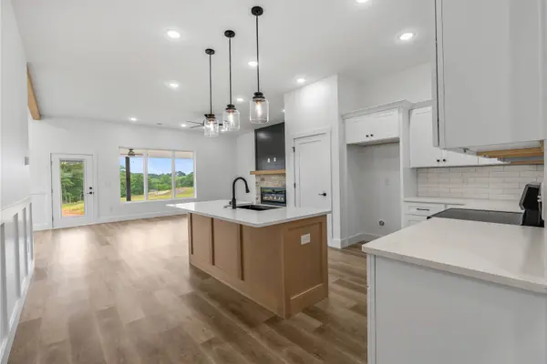 2015 Meadow Glen CT, Chesnee, SC 29323