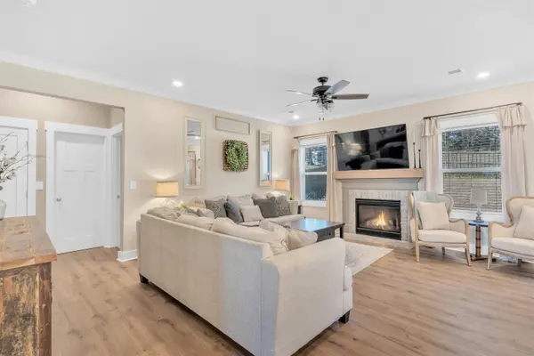 269 Delbourne LN, Greer, SC 29651