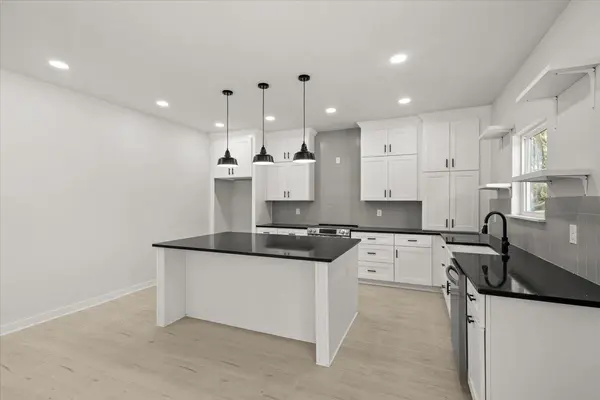 100 Daisy LN, Easley, SC 29640-2034