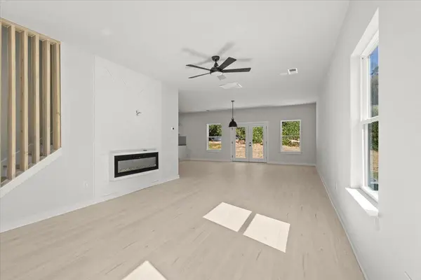 100 Daisy LN, Easley, SC 29640-2034