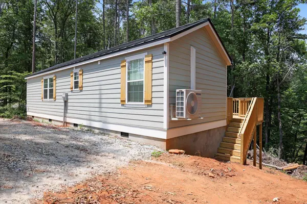 601 Bird Feather LN, Seneca, SC 29672