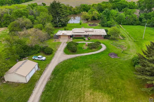 5810 SE Croco RD, Berryton, KS 66409