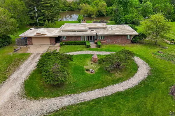 5810 SE Croco RD, Berryton, KS 66409