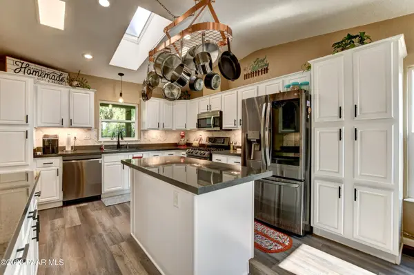 555 W Awesome View LN, Paulden, AZ 86334