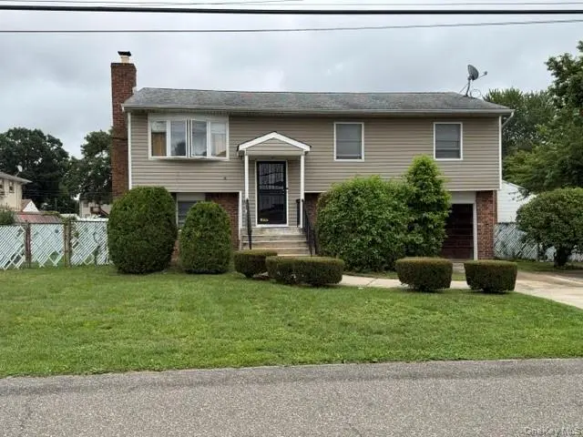 89 Lincoln AVE, Deer Park, NY 11729
