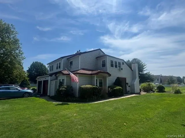 14 Potomac CT #14, Coram, NY 11727