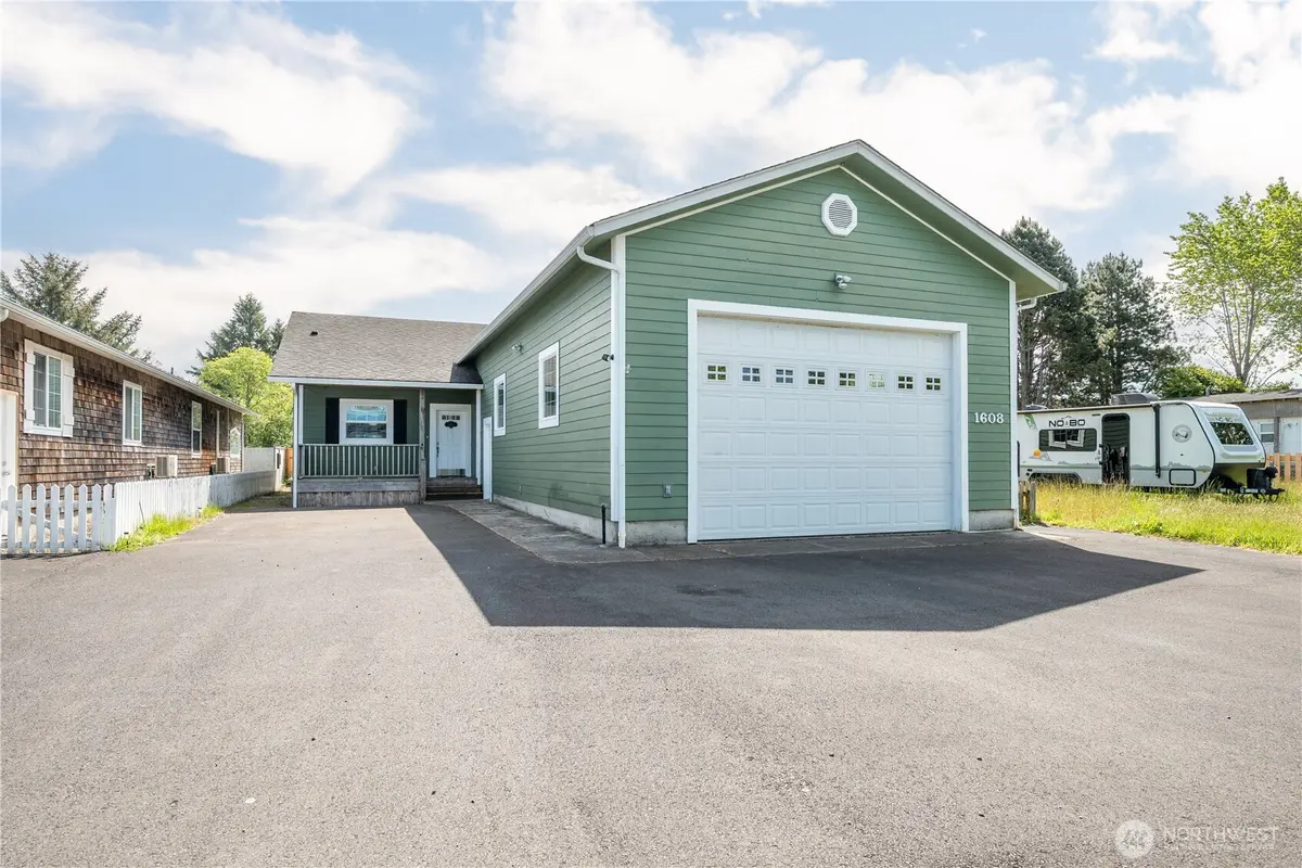 1608 N Washington AVE, Long Beach, WA 98631