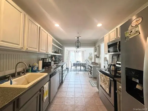 14 Potomac CT #14, Coram, NY 11727