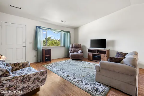 800 W Valleri Ann RD, Paulden, AZ 86334