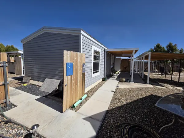 33760 W Cowboy Clint WAY, Seligman, AZ 86337