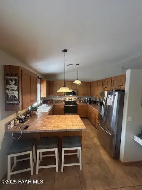5575 N Debbie LN, Rimrock, AZ 86335