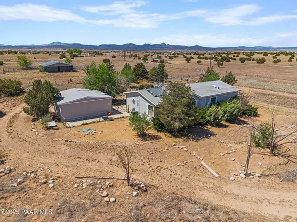 925 W Gina Marie BLVD, Paulden, AZ 86334
