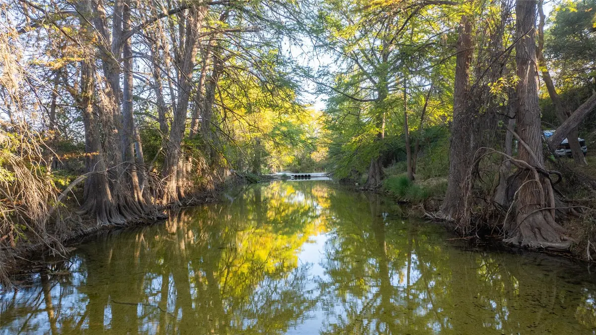 358 Cornelius RD, Utopia, TX 78885