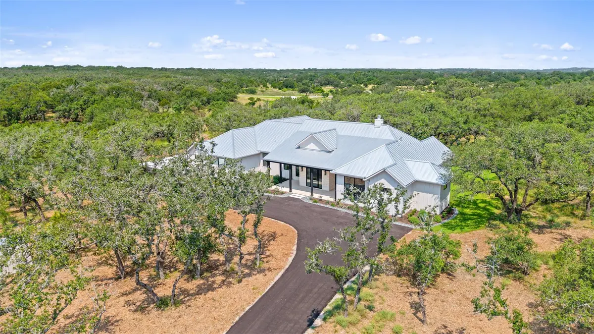 172 Crooked Creek CT, Johnson City, TX 78636