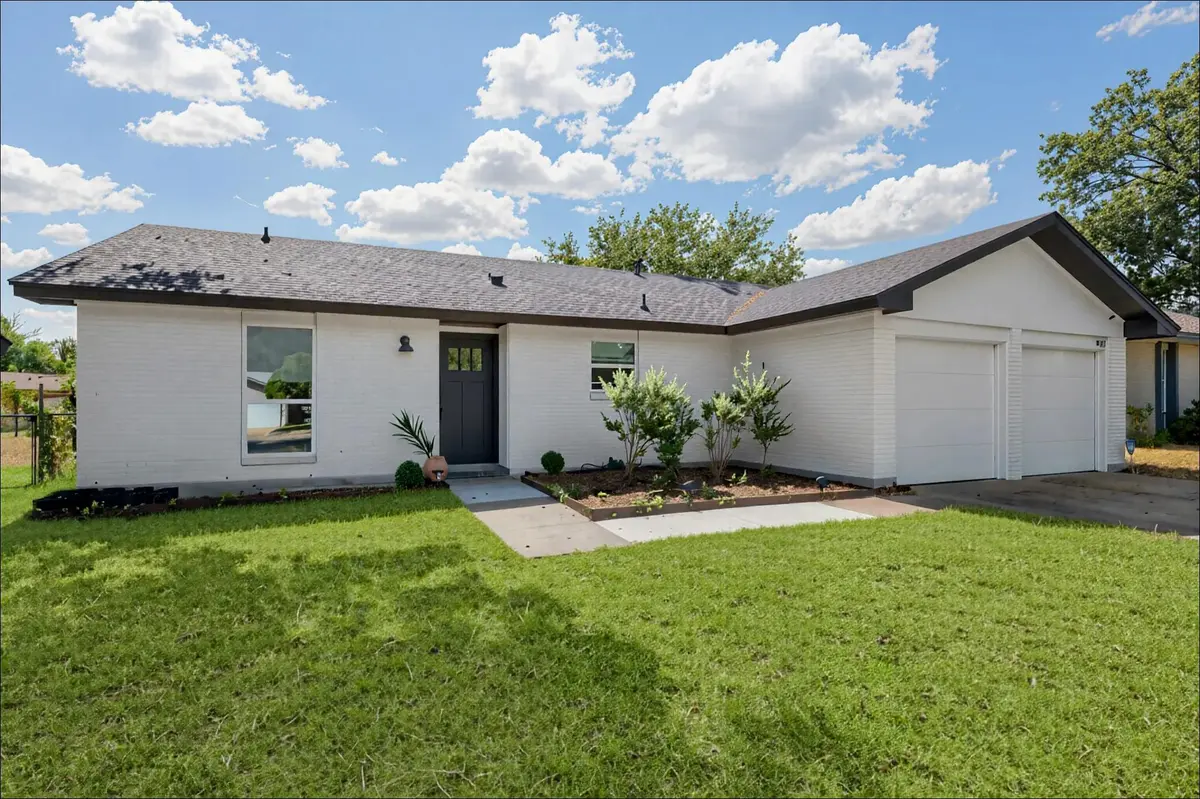 907 Chiswick DR, Austin, TX 78753