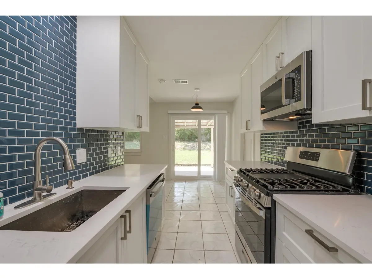 6112 Glen Meadow DR, Austin, TX 78745