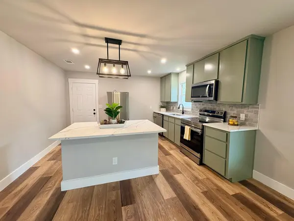 1902 N Fannin Ave, Cameron, TX 76520