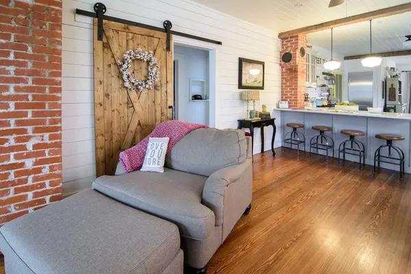 113 W Creek ST, Fredericksburg, TX 78624