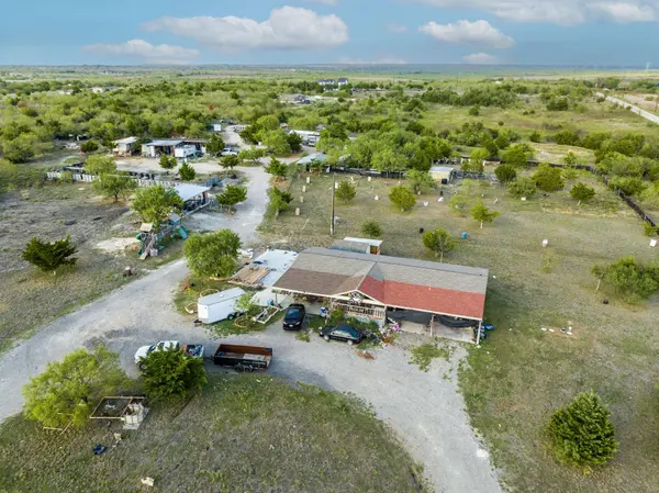835 Tomahawk TRL, Dale, TX 78616