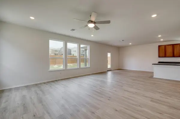 800 Yellow Ribbon TRL, Jarrell, TX 76537