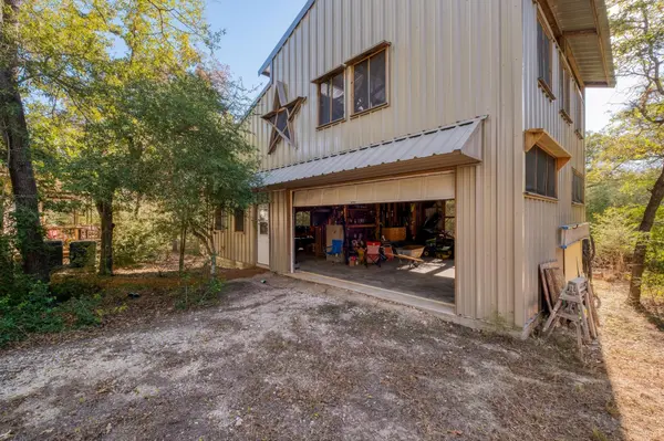 123 Bowie TRL, Luling, TX 78648