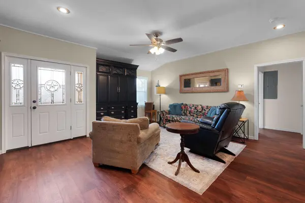 801 1/2 E Avenue C, Lampasas, TX 76550