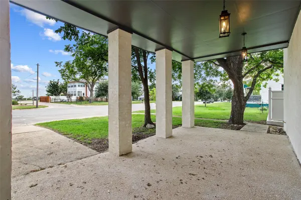 189 S Manse Ave #West Wing, Giddings, TX 78942
