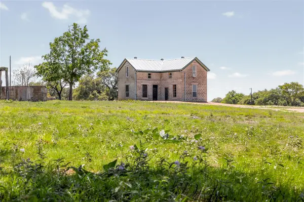 9695 W US 290 HWY, Hye, TX 78635