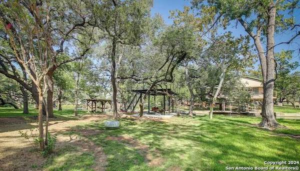321 Legion LOOP, Kingsland, TX 78639