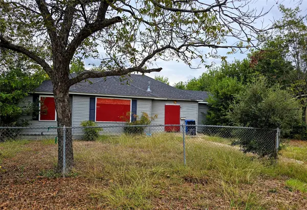 914 Porter &  901 W 5th, Taylor, TX 76574