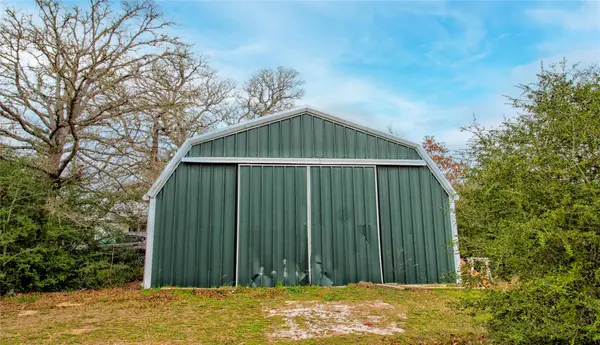 5100 Wood Duck DR, Flatonia, TX 78959