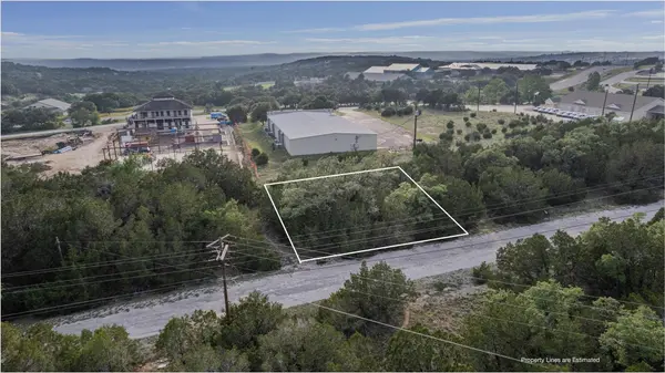 8106 Arapaho TRL, Lago Vista, TX 78645