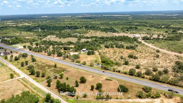 2063 N Magnolia Ave, Luling, TX 78648