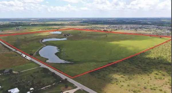 300 Three Lakes RD, Kyle, TX 78640