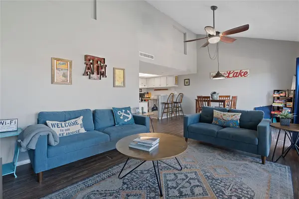 111 Comanche PT, Point Venture, TX 78645