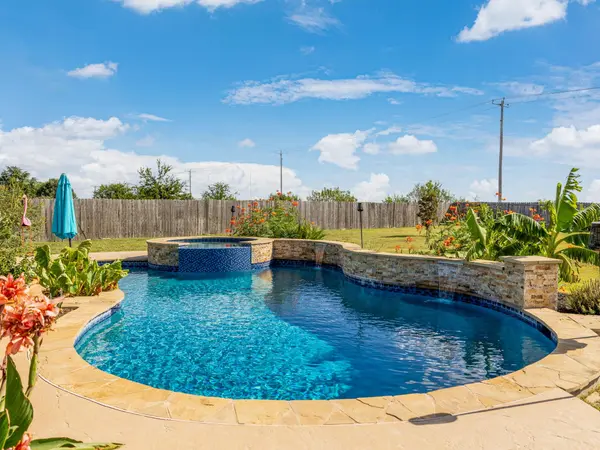155 Comanche CIR, Hutto, TX 78634
