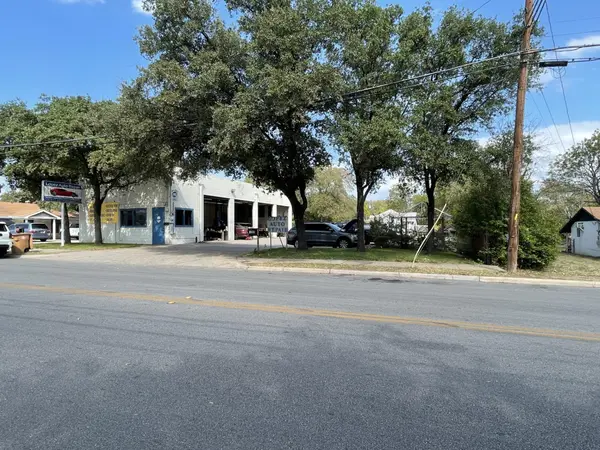 1900 Fortview RD, Austin, TX 78704