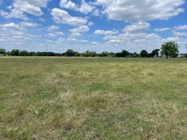 741 Muzny LN, La Grange, TX 78945